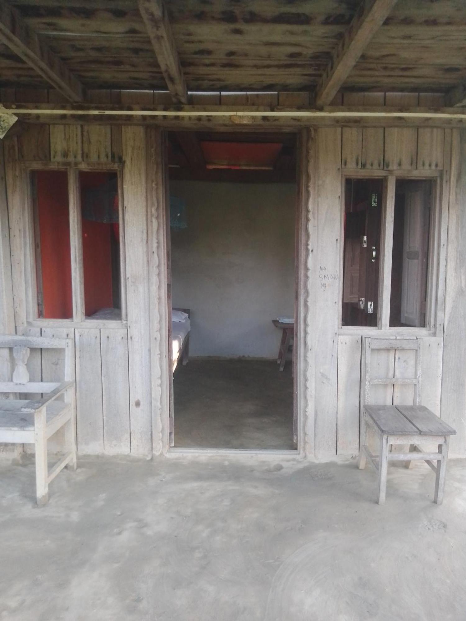 Shanta Ghar A Rustic Guesthouse Chitwan Εξωτερικό φωτογραφία