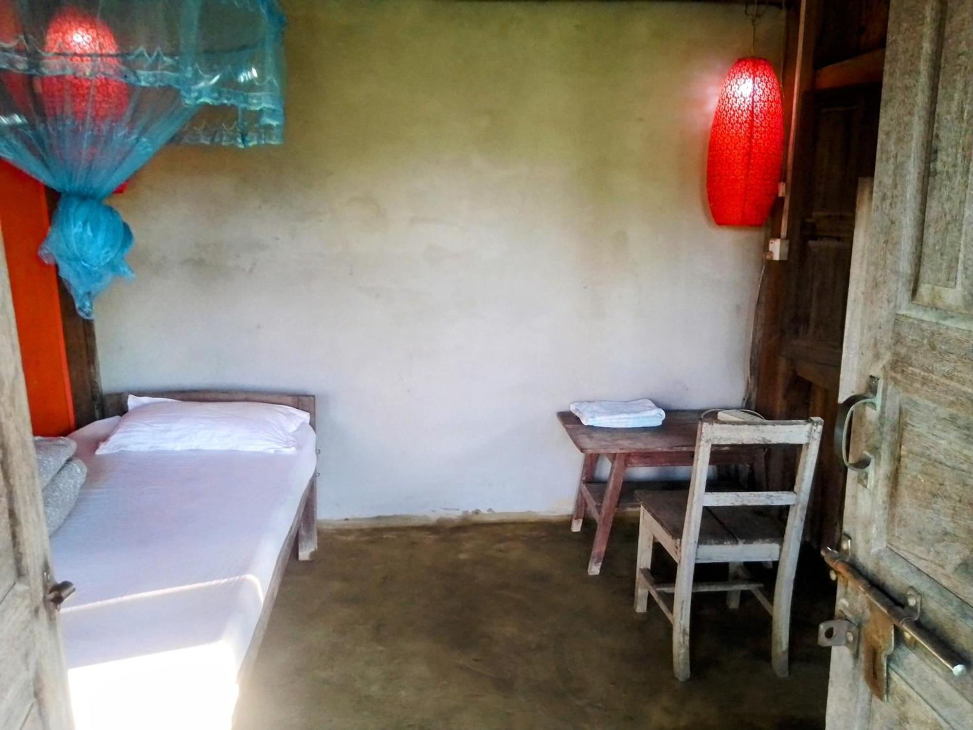 Shanta Ghar A Rustic Guesthouse Chitwan Εξωτερικό φωτογραφία