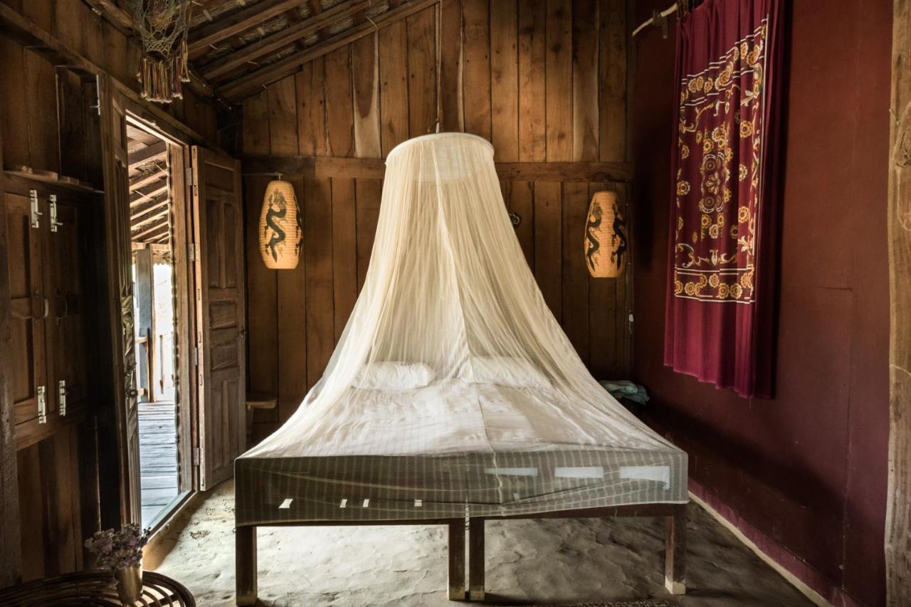Shanta Ghar A Rustic Guesthouse Chitwan Εξωτερικό φωτογραφία